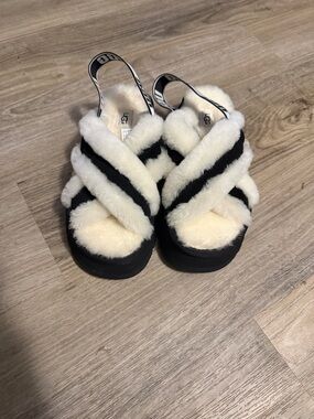 UGG Cream and Black Crisscross Fluff Sandals